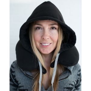 TRAVEL PILLOW WITH HOOD